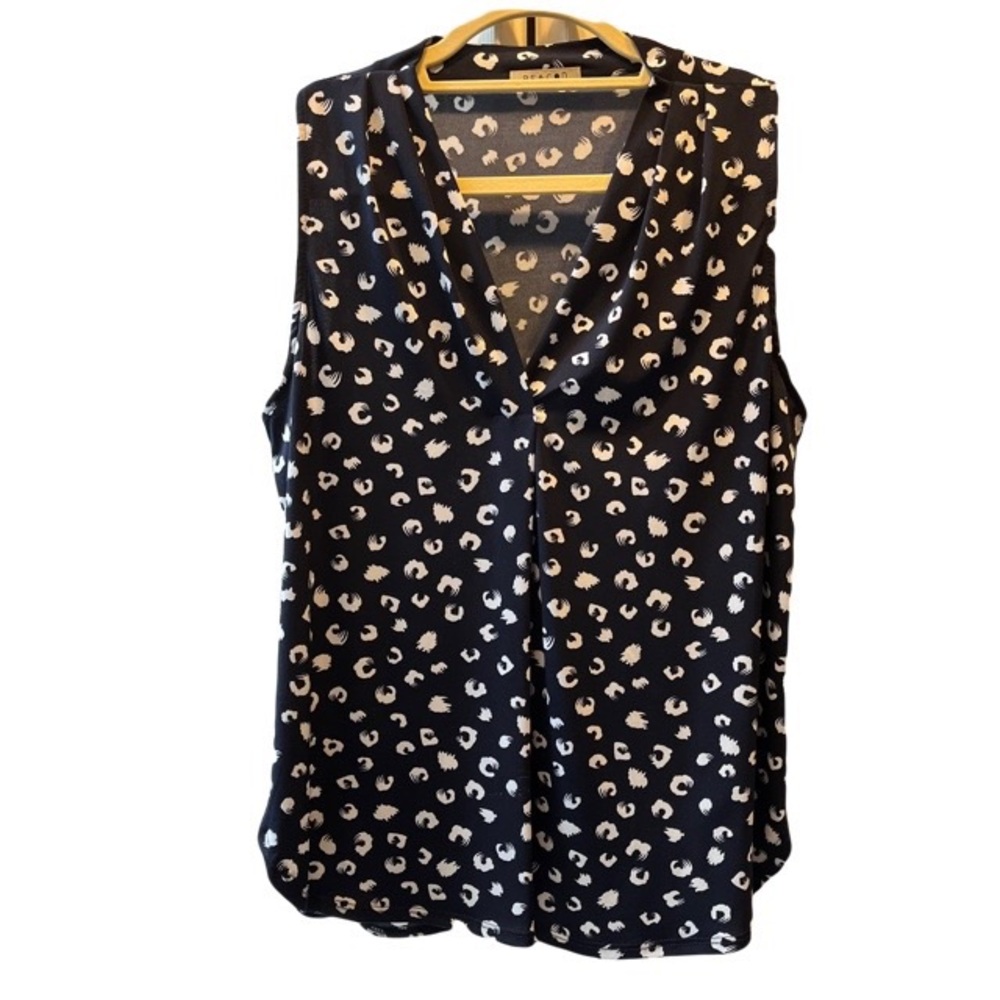Size M sleeveless navy and white blouse, EUC!
